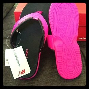 NIB New Balance JoJo Siwa Thong Sandals sz 5